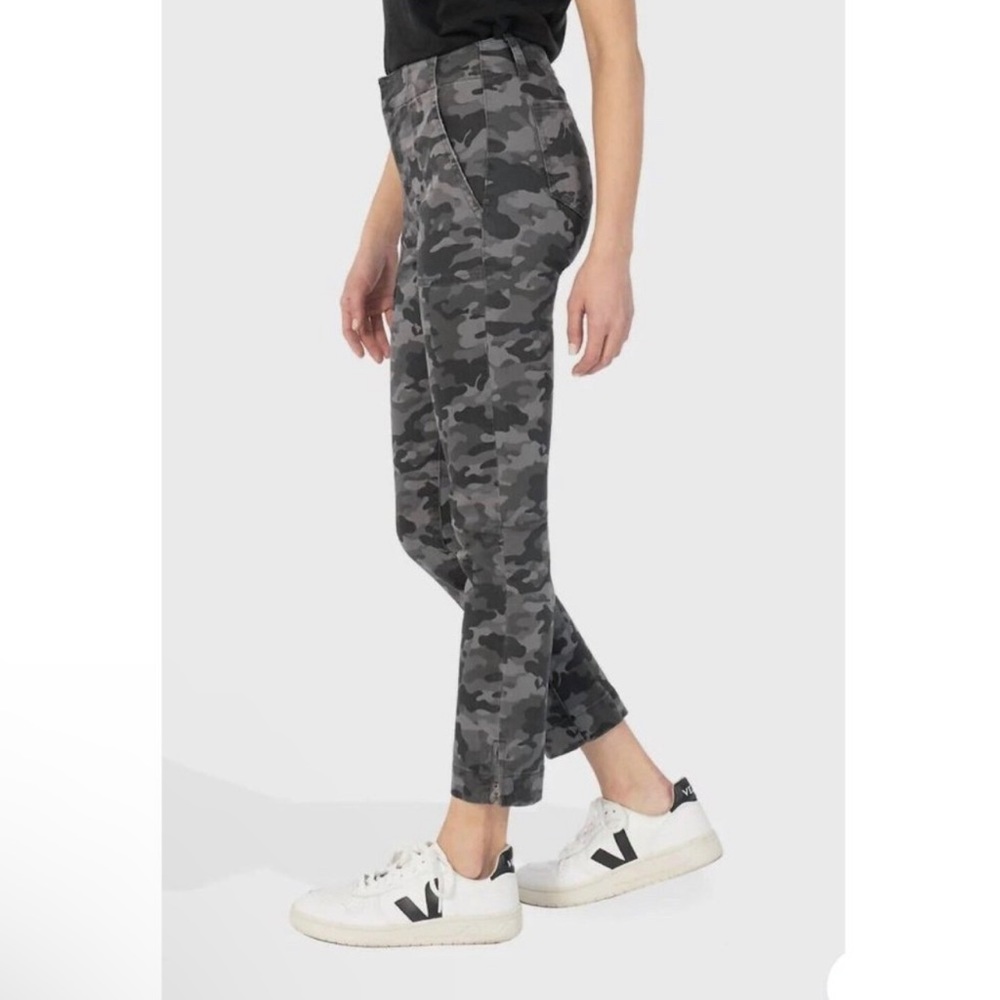 Kut from the cloth reese straight leg ankle pants.